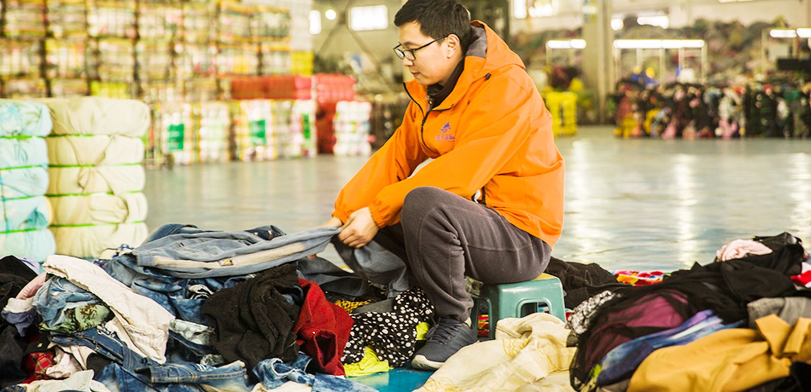 Top used clothes suppliers from London UK compared with King AAA China export super factory for Grade A bales